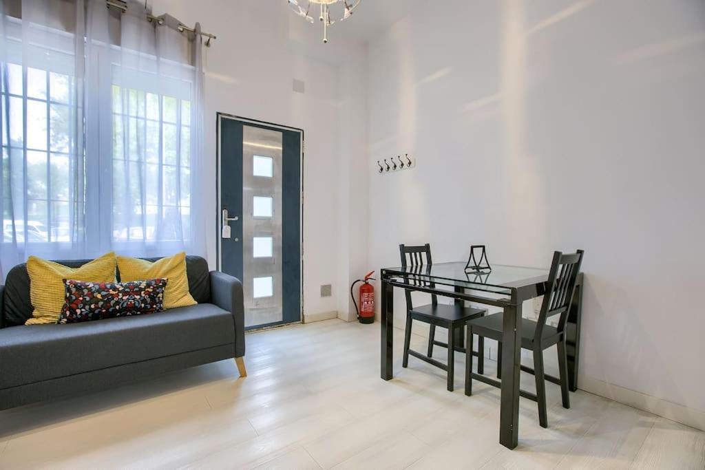 Cozy Getaway In Madrid Apartment Exterior photo